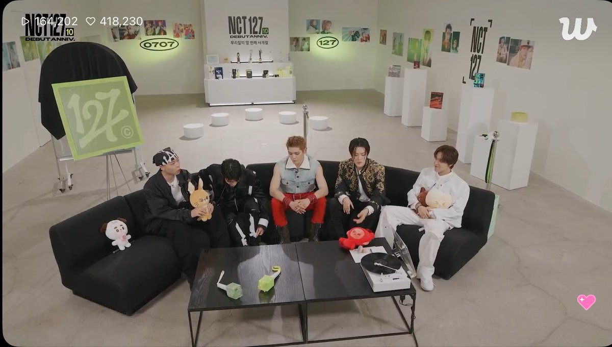 jwoosworld's tweet photo. busy dog 🤣🫵🏼 https://t.co/bB4OVGGD9L