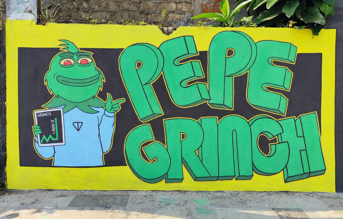 touch_a_grass's tweet photo. @TheGrinchPepe Hi @TheGrinchPepe we are on the west side 🇮🇩
$GRINCH #Contest #Mascot #StreetArt https://t.co/b19xJlY5uQ