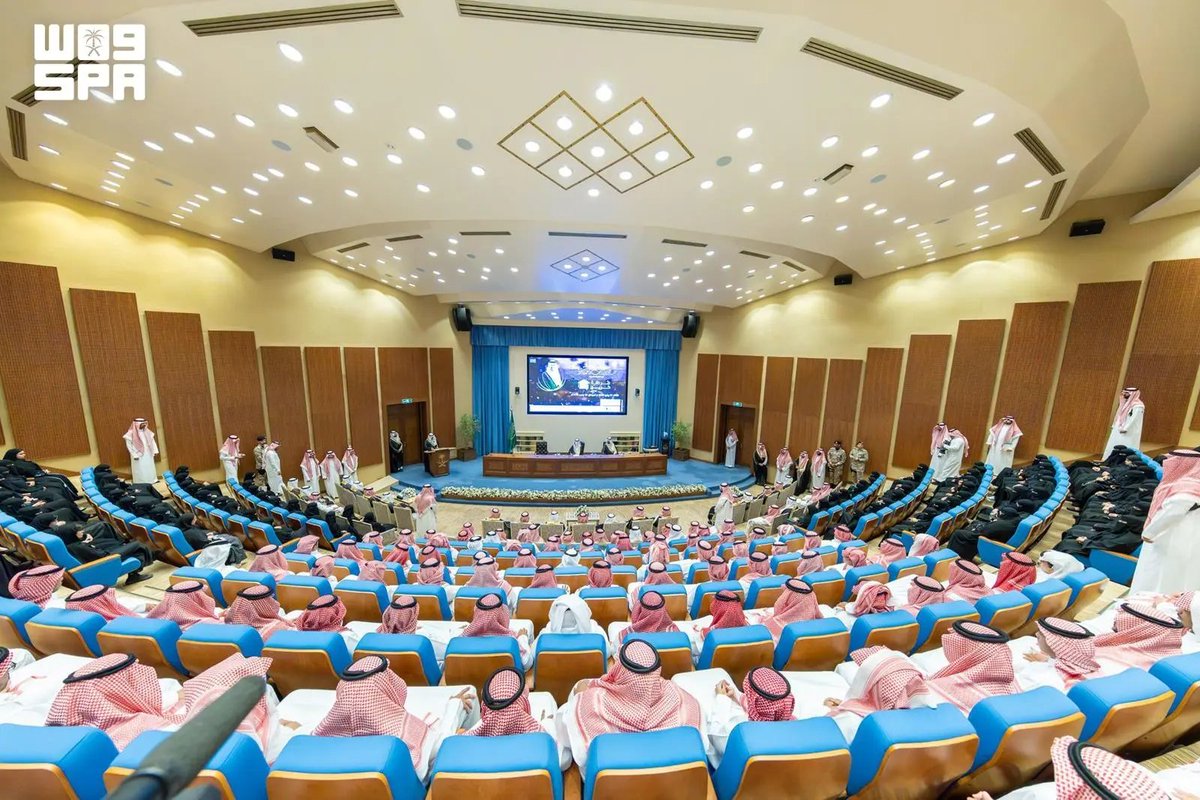 SPAregions's tweet photo. أمير الشرقية يرعى حفل "فرحة خريج" لمستفيدي جمعية "بناء" لرعاية الأيتام في المنطقة.
https://t.co/Owgj23ajEu
#واس https://t.co/vtRgaELsOU