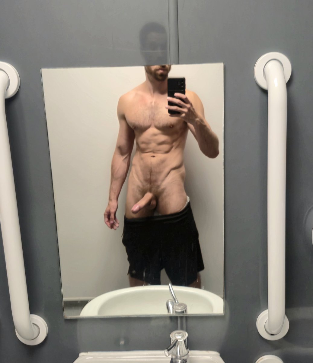 HywelWolff's tweet photo. Meet me in the toilets https://t.co/7fYXgl5kaF
