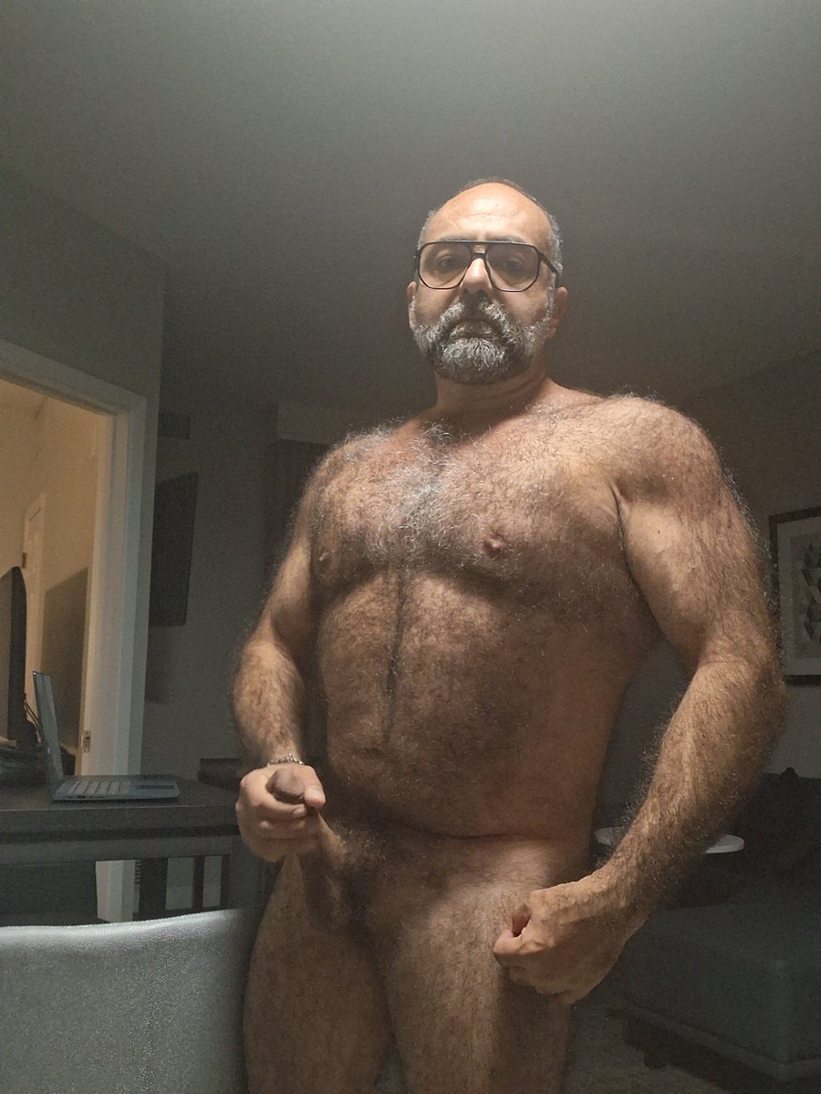 ChainJulious's tweet photo. Whoblokes hairy men? https://t.co/1ReMhTL5YQ