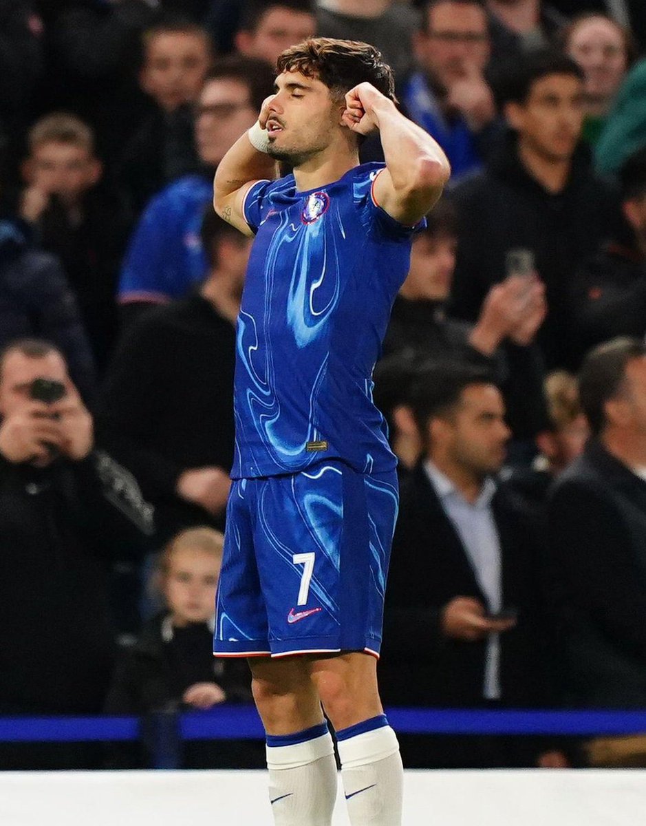 ChelsTransfer's tweet photo. Pedro Neto is viewed as a natural right winger. There is talk that Chelsea are in the market for a versatile option in attack as well, so there could also be another option. (via @BobbyVincentFL) https://t.co/CEZFUliK8I