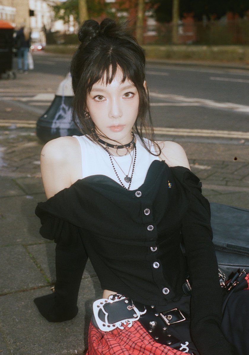 pinkpurple1518's tweet photo. "It was possible because it was Taeyeon... She overcame the limitations of adapted songs and once again dominated the charts with 'Bansanka.'"

It's the power of a true K-pop "Solo Queen." Even a cover song sees a "surge in rankings" when Taeyeon sings it. https://t.co/d16u7r3Vwg