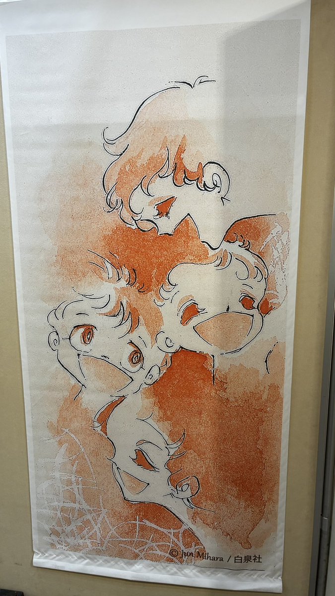 hiro_anonymous's tweet photo. やっと行けた「三原順原画展」
代表作「はみだしっ子」は75年から81年に「花とゆめ」で連載されました。
実はこの間ずっと「花とゆめ」購読していました。
今でも好きな作家さんが沢山描いてらしたので。
勿論「はみだしっ子」は1-2を争う「推し」です。
私自身の性格形成に多分に影響を頂いたと認識しています。
原画で見るのは初めてでしたが「絵画の様」と思う美麗なカットの数々。推しグッズも欲しくはあったものの自身の年齢と性別を考慮し断念。
まあ当時ファンはむしろもう少し上の先輩女子が多かっただろうとは思いますが。
そして会場の「森下文化センター」は漫画蔵書展示コーナーがありざっと1万冊くらいかと思う少年少女漫画を閲読できます。中にはみだしっ子もあるのは畏れ入りました。
ふと書棚を見ると「ワイルド7by望月三起也」が目に止まり、シリーズ終盤の方しか展示がなく、私のコレクション全巻揃いを寄付しようかと考えます。
そろそろ終活始めないとなと思う次第。
ちょっと整理リスト作ってみよう。
三原順先生…素敵な漫画を遺してくださってありがとうございました。