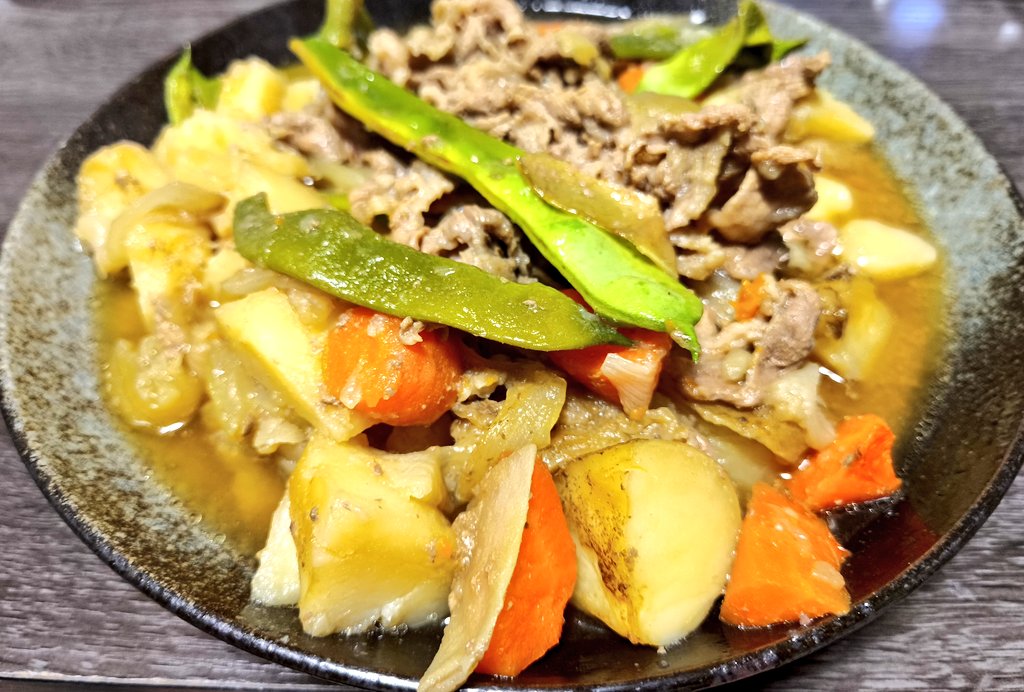 kingjder's tweet photo. やっと美味しいと感じる肉じゃがを作れるようになれたよ😋 https://t.co/6GA0dUorT3