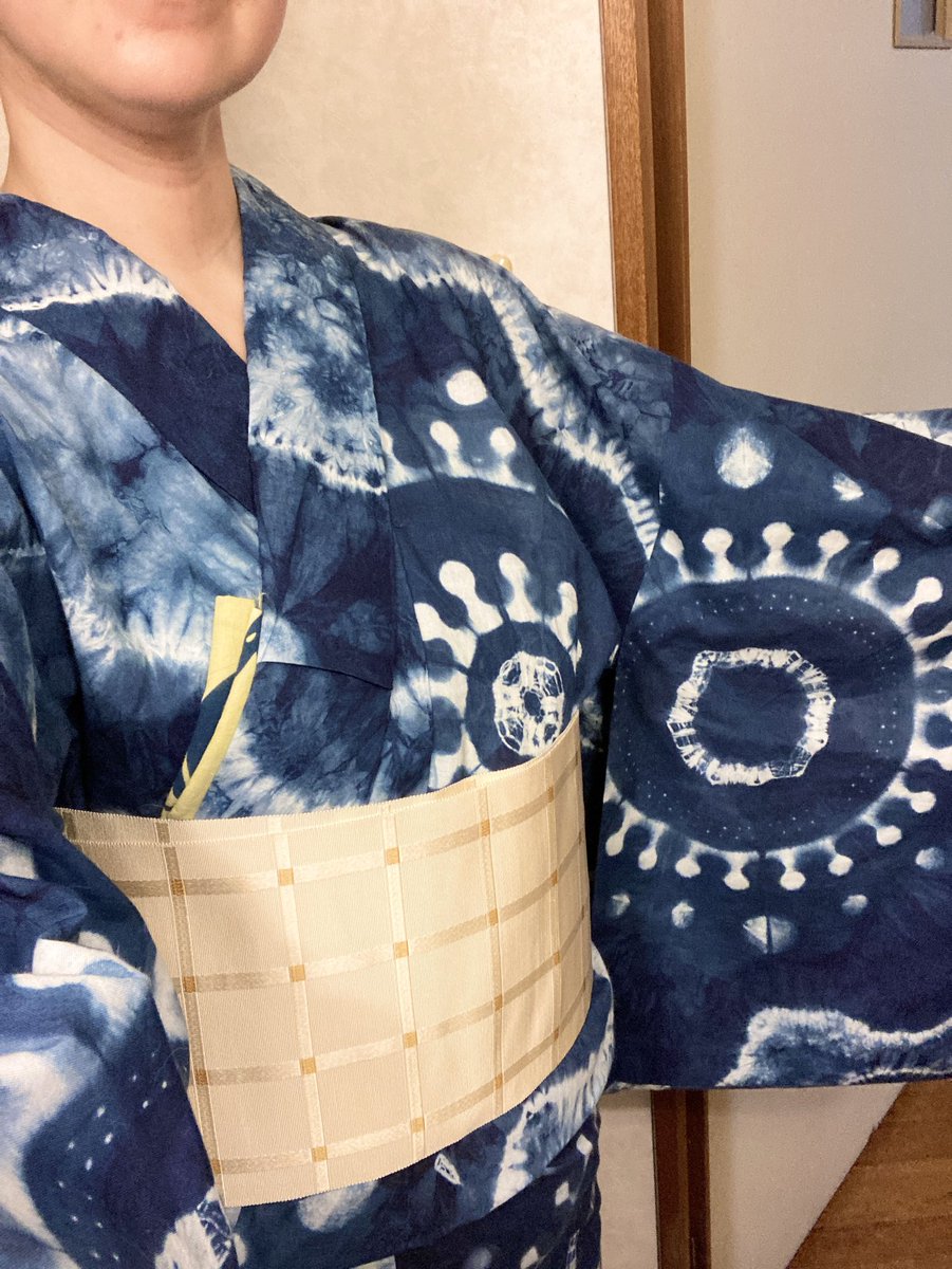 turumarumon's tweet photo. 去年授業で染めた浴衣。
縫い上がりましたん。

柄合わせはいまいち…
でも反物で見てた時よりは落ち着いて見える？かな？
しれっと着てみよう。 https://t.co/nIaCpTnG70