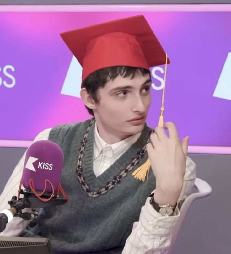 finnwhats's tweet photo. finn wolfhard in a graduation cap https://t.co/ZQ70boNVca