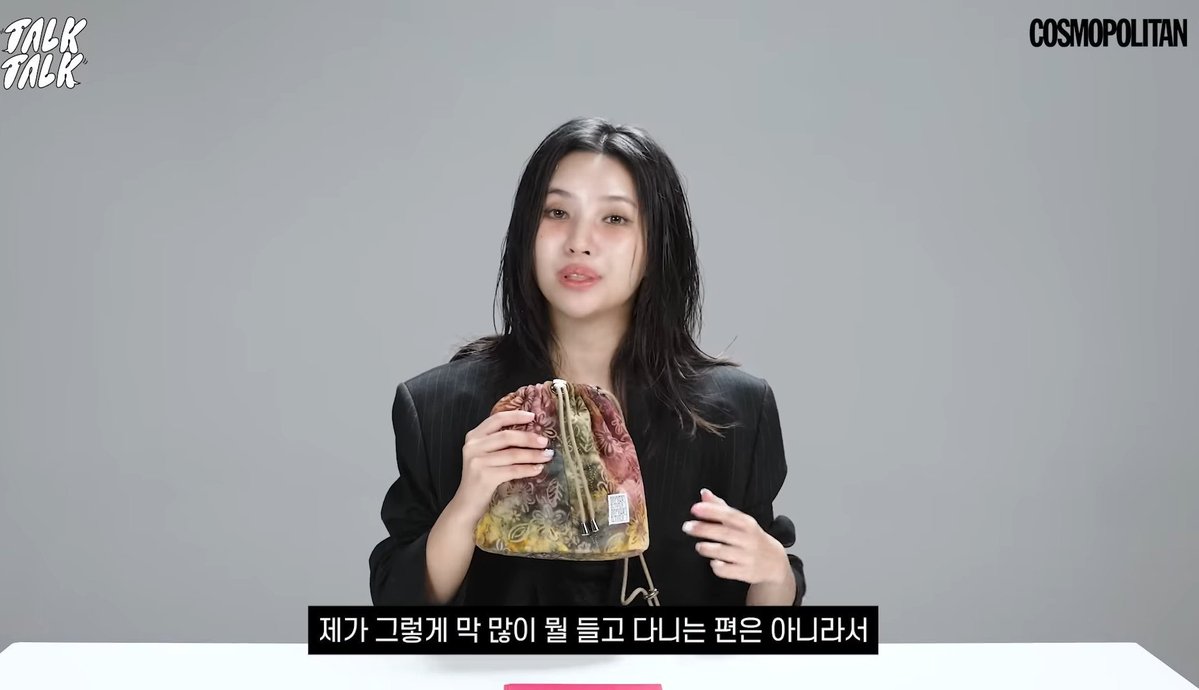 shoymng's tweet photo. eh ternyata brand bag batik yang pernah dipake kpop idol ini udah bisa dicari di toko oyen ya? https://t.co/YkkSmSP4HB