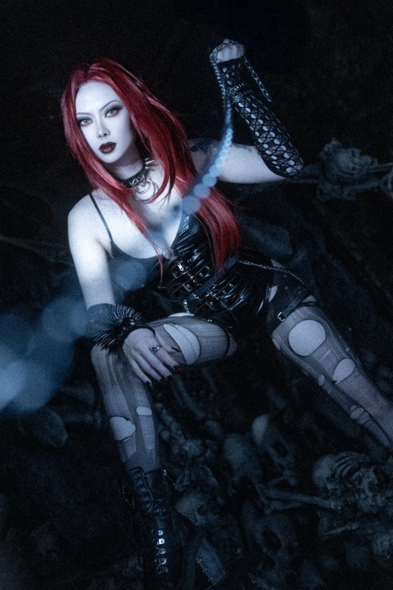 gorvenna's tweet photo. Good boy…Now sit.⛓️‍💥
.
Photo by @onfire_studio 
Studio @space.lab.ig 
.
#gothstyle #gothgirl #whoisagoodboy #darkromancereads #darkgirl https://t.co/ehOdvcH8Cx