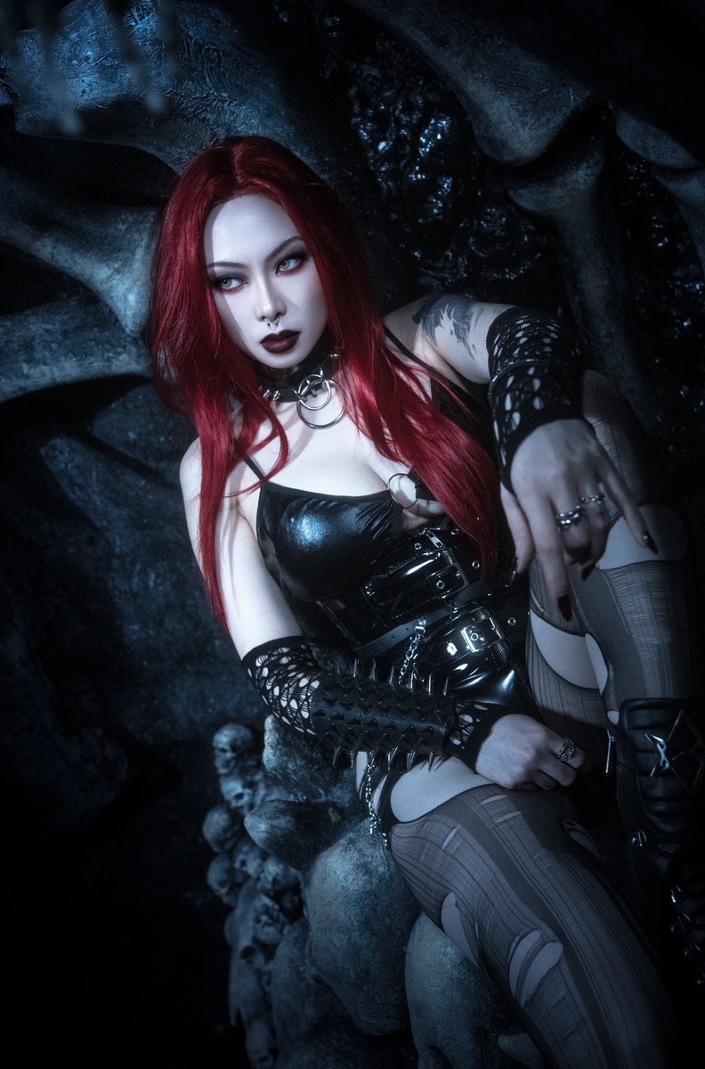 gorvenna's tweet photo. Good boy…Now sit.⛓️‍💥
.
Photo by @onfire_studio 
Studio @space.lab.ig 
.
#gothstyle #gothgirl #whoisagoodboy #darkromancereads #darkgirl https://t.co/ehOdvcH8Cx