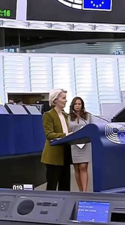 mrvicfer's tweet photo. Sarah Knafo vient de voter contre un texte européen qui pose la première pierre du projet Chat Control, ce dispositif qui permettrait aux autorités de scanner en masse les messages privés échangés sur WhatsApp, Telegram ou n'importe quelle messagerie, sans juge, sans mandat, sans contrôle préalable. 

Le prétexte avancé, la lutte contre la pédocriminalité, une cause qui ne souffre aucune contestation en soi, mais qui sert ici de cheval de Troie à une architecture de surveillance permanente de 450 millions d'Européens.

La méthode mérite d'être regardée de près. Un texte quasiment identique avait déjà été rejeté il y a quelques mois, à une voix près. Plutôt que d'accepter ce refus démocratique, Bruxelles revient à la charge avec une version à peine modifiée, en misant sur l'épuisement des oppositions et sur la culpabilisation de quiconque s'y opposerait, accusé implicitement de préférer la vie privée à la protection des enfants. 

C'est un chantage moral classique, qui permet d'avancer une mesure liberticide sans jamais avoir à débattre de son efficacité réelle ni de ses dérives possibles.

Le vrai problème dépasse largement ce seul texte. Vérification d'identité obligatoire pour mettre fin à l'anonymat en ligne, euro numérique capable de tracer et potentiellement de bloquer des transactions, scan systématique des messageries privées. 

Chaque brique est présentée séparément, avec sa propre justification vertueuse, ingérence étrangère, protection de l'enfance, valeurs européennes. Mises bout à bout, elles dessinent un système où la vie privée devient l'exception et la surveillance la norme.

Un vote contre ce texte n'est pas un vote contre la protection des enfants. C'est un refus de laisser une bonne cause servir de prétexte à la construction, brique par brique, d'une architecture de contrôle qui ne disparaîtra jamais une fois installée.