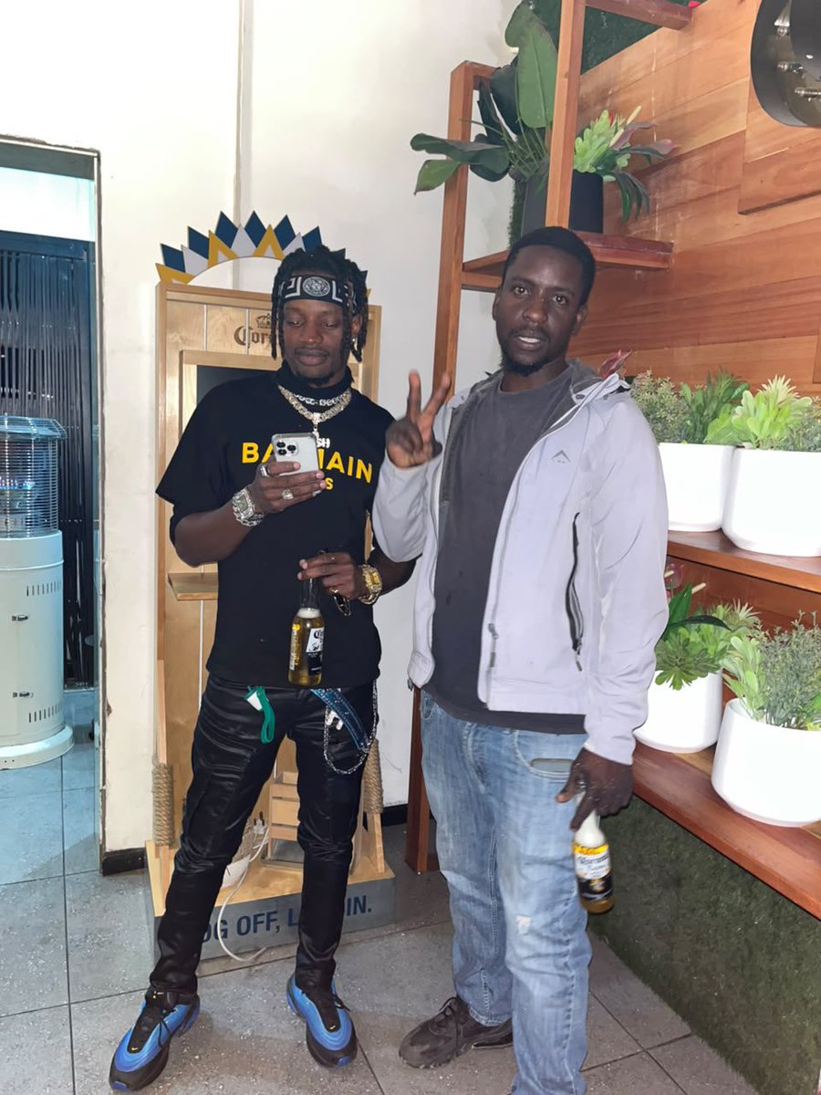 QueSteezy's tweet photo. https://t.co/7fNrW9x6a8