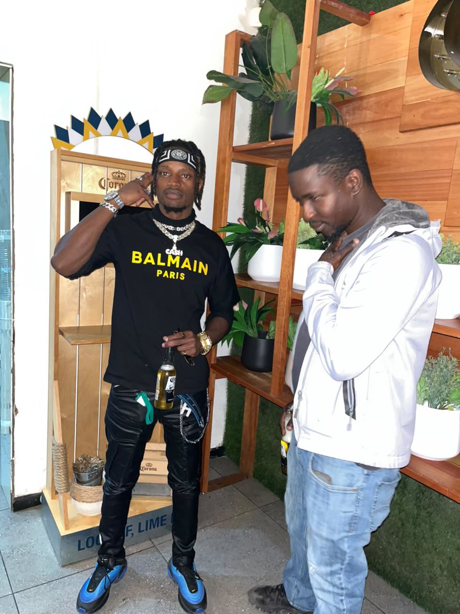 QueSteezy's tweet photo. https://t.co/7fNrW9x6a8