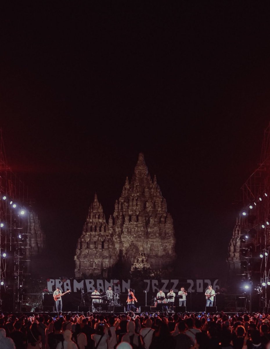 adanca_'s tweet photo. Day 1 - Prambanan Jazz Festival 2026 💫
cr. (ig) salmasalsabil12
#salmasalsabil https://t.co/XI2TCAeoEg