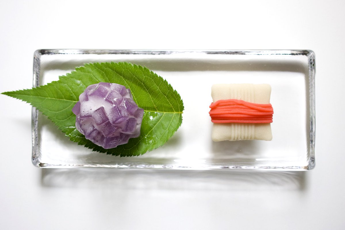 chabankyougen's tweet photo. 神保町で本屋を見て、「御菓子処 さゝま」さんで生菓子「七夕」「紫陽花」を購入し自家製煎茶で一服しました。昔より季節のイベントを楽しむようになり、非常に良い事だと感じています。大変美味しいお菓子でした。最中も買いました😋

本日もお疲れ様でした。 https://t.co/wzlmxBLA9P