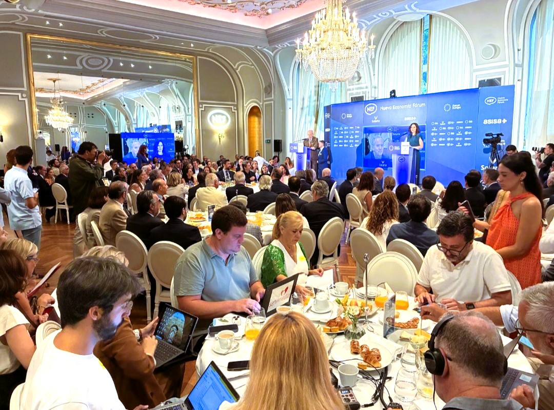 _roxaortiz_'s tweet photo. Esta mañana he asistido al desayuno informativo de Nueva Economía Fórum con Enrique Ossorio, presentado por Isabel Díaz Ayuso. Si los Presupuestos confirman lo anunciado, habrá territorios de primera, territorios de segunda… y Madrid pagando la cuenta. https://t.co/Gfe1oPjAco