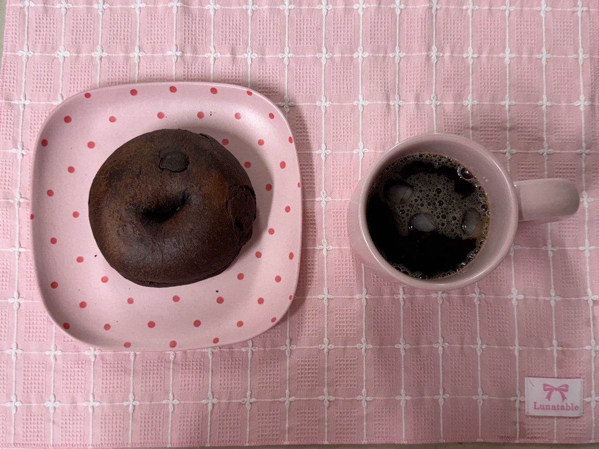 bbangjoang's tweet photo. #르미밥일기 260707♬

아침 잇포레스트 초코베이글+블루베리그릭요거트+☕️

점심 밀크티

저녁 목살+짜파게티한입 https://t.co/jFrGvkVjdn