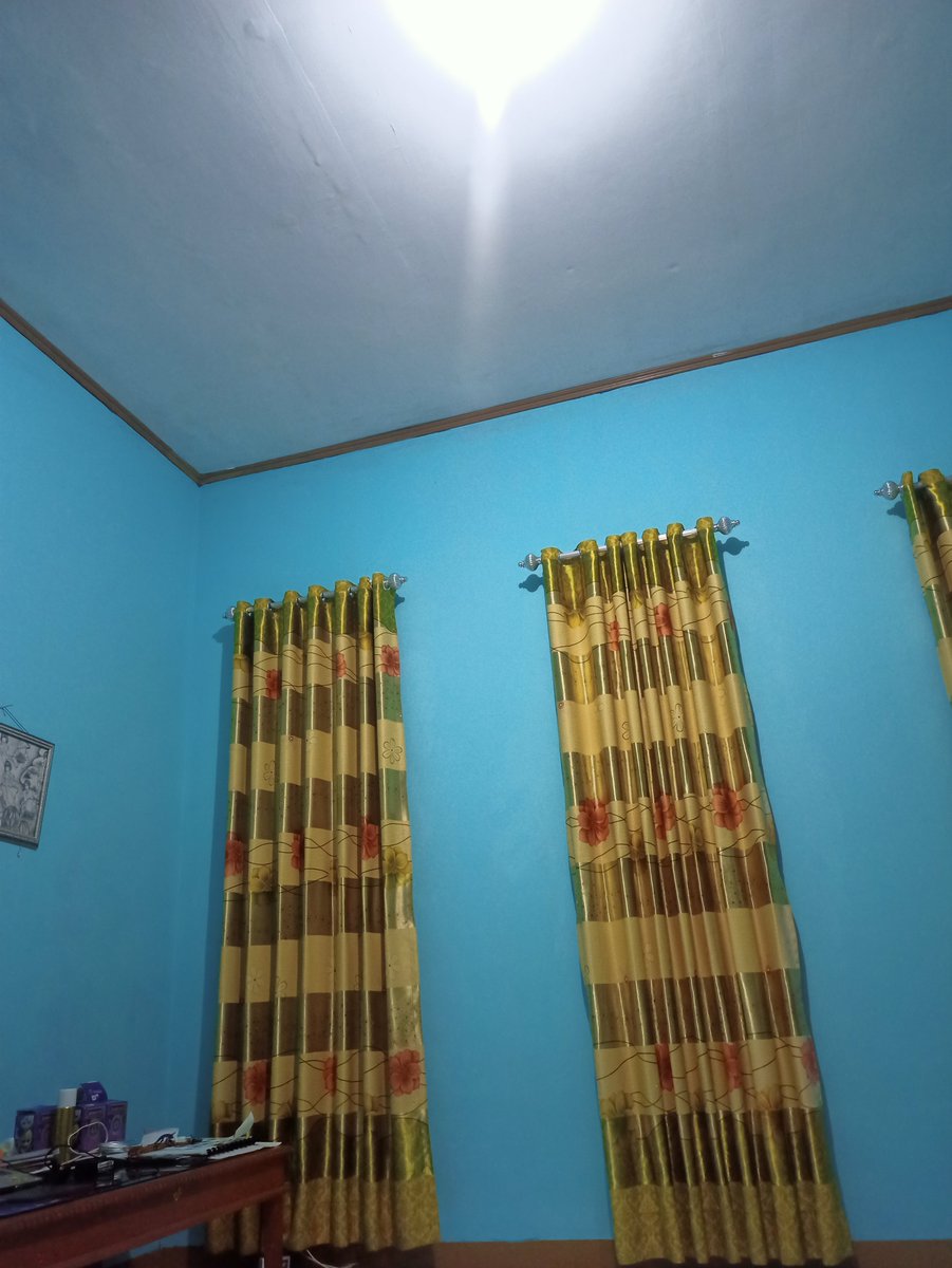Clarentin_id's tweet photo. Ingat bapaku yang pake Coat Mas Nakul ke sekolahnya? Iya sekarang tembok kamarku dicat ulang warna beliau 😭😭

"Teh yang beneran biru langit abis, jadi ini aja. Masih sama kan sama warna Nakula?" https://t.co/jcKzIgbAEX