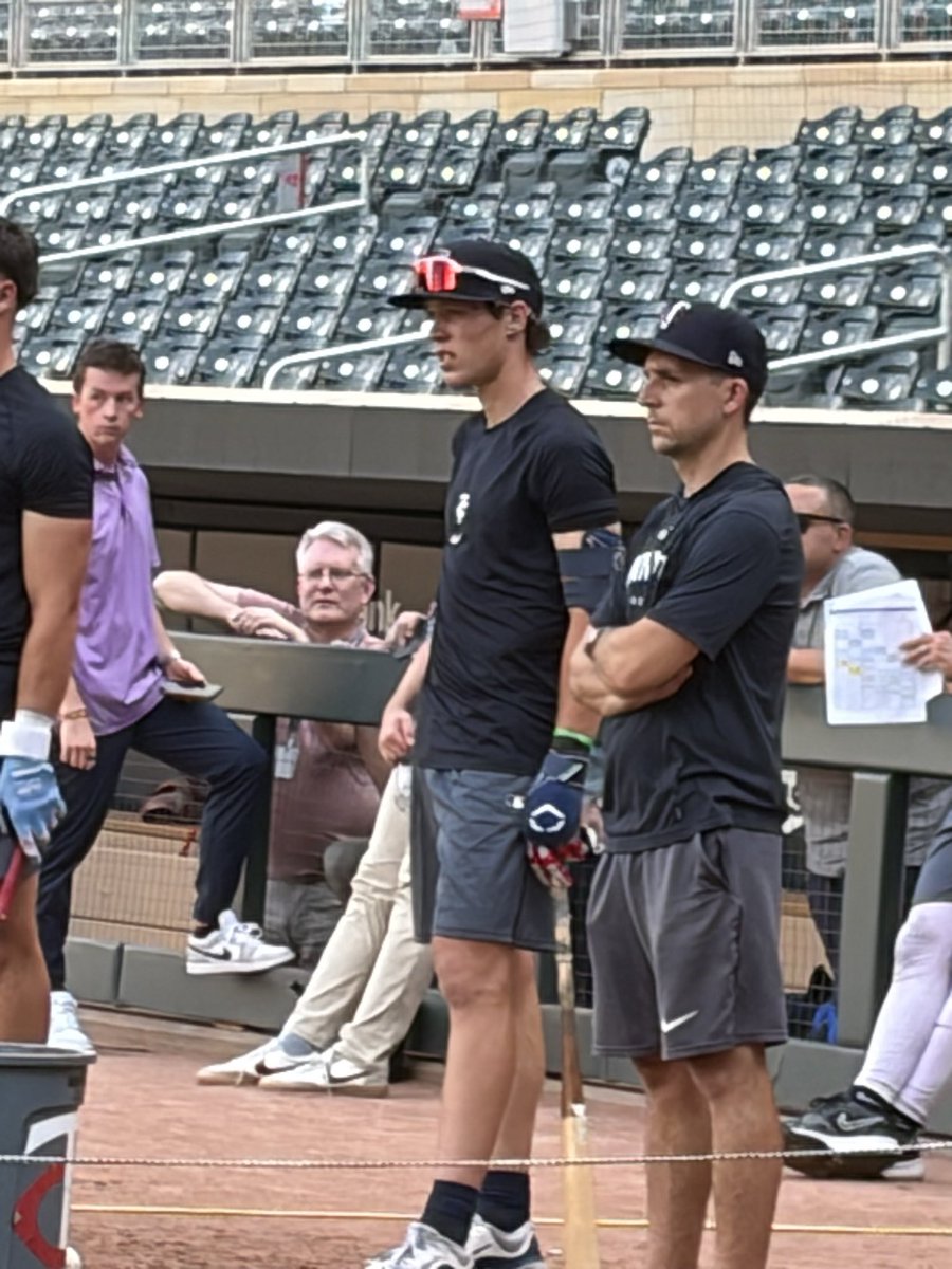 oobaseball's tweet photo. Big thanks to @Steve__Butler for giving two of our guys the opportunity to train at such an incredible facility. The @MASH__BASEBALL facility is TOP NOTCH! 

2023 Charlie Scholvin trained at Target Field in front of some Twins execs, as well. 

#OrangeBaseball | #ICCU https://t.co/6TtcFHYAVh