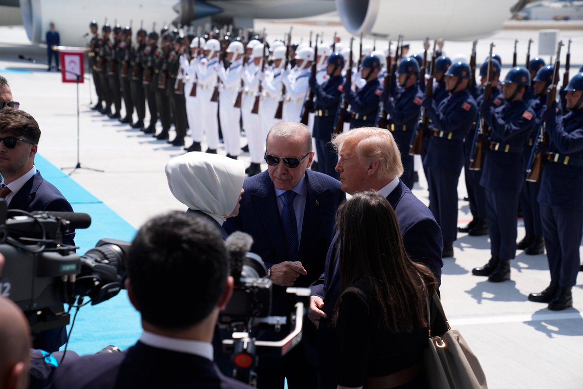 Cumhurbaşkanı Erdoğan, Trump'ı İstanbul'da Karşıladı