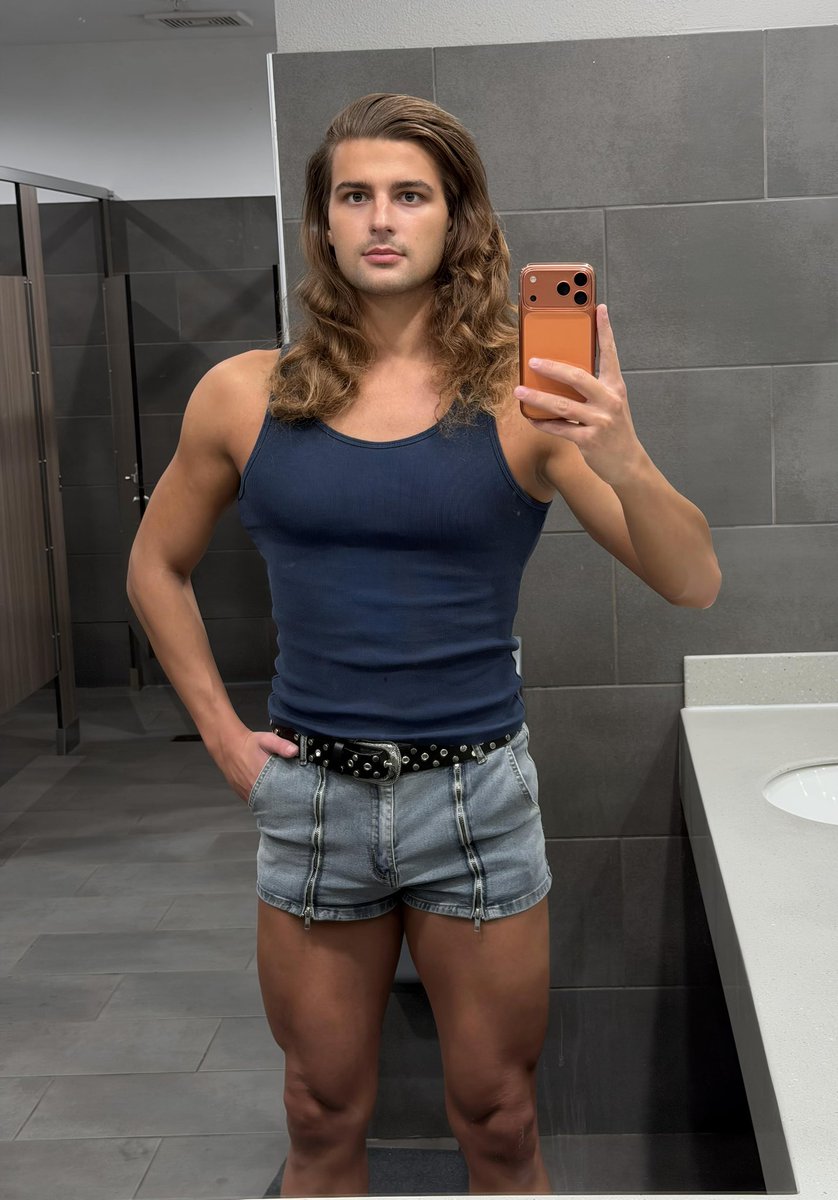 lagodaera's tweet photo. July outfit.
Shorts are still too long.

#summeroutfit #shortshorts #70sStyle https://t.co/pEHF7QBm3A
