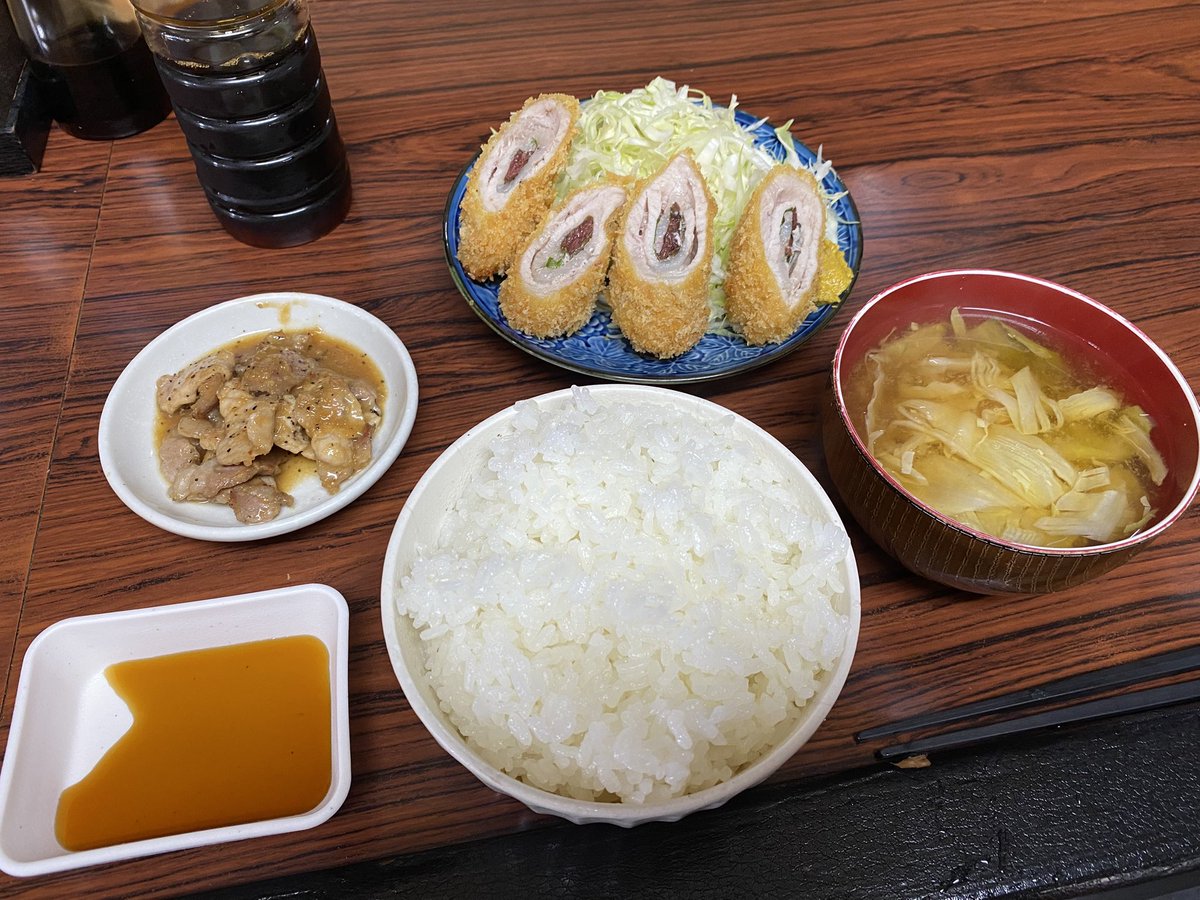 dw1eqs's tweet photo. 本日の料理🍳
〜豚の梅と青じそ巻き揚げ〜 https://t.co/0ZQiIxi3Gf