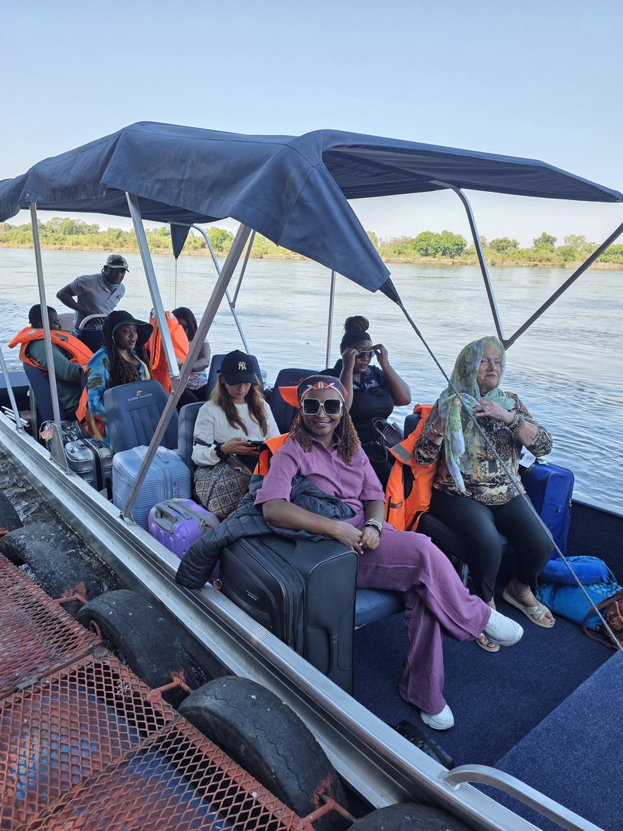 Stejos_Tours's tweet photo. Zambia is officially the ultimate travel flex. 🤫 

If you’re looking for a destination that combines raw wildlife, deep culture, and insane luxury properties without the crowds, this is it.

Thread on why Zambia needs to be on your 2026 bucket list: 🧵

 #Zambia https://t.co/ukknXYJxfX