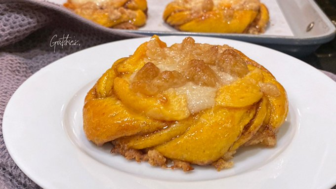 veganfuture's tweet photo. Vegan Peach Cheese Danish  https://t.co/zesCNR0C9y https://t.co/qoMK5N1HRH