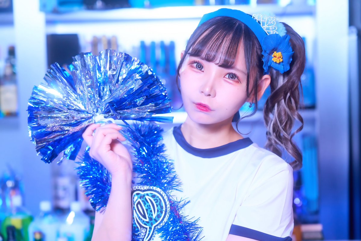 yuma_pan's tweet photo. タイテ画像にいる青いおれは以前に働いてたコンカフェです!!
大量GAL♡⤴︎ ▶︎💙 @b4bycr4sh 💙

暗闇ニートから救ってもらった大切な場所だよん。ホリデー新宿から2分くらいなのでぜひー！
気付いたらアイドルからしっかりギャルになってた。染まれます。

←入店すぐ                    4ヶ月後→ https://t.co/2JTKXPB3Pu