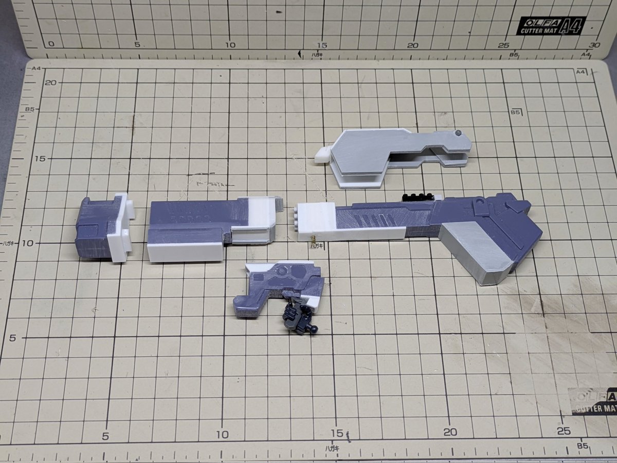 Ex_gmodeler's tweet photo. サーペント進捗！

バズーカをガッツリ調整してます！
迫力はありつつも、本体は負けないくらいのバランスを狙ってます

元はモナカの2パーツ構成ですが、調整しつつ分割もしてます！

ナノブロック便利でいいですね https://t.co/7iCp2FtsjC