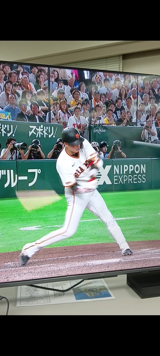 g2007ss's tweet photo. 本日のプロ野球⚾️
東京ドーム　現在同率１位どうしの
巨人✕阪神
巨人は苦しい展開でしたが、なんと7回に代打でスーパースター
坂本勇人選手　走者一掃　3点タイムリーヒット　大逆転しました🙇‍♂️
巨人は8回9回は毎度の大勢選手　マルティネス選手　鉄壁です
間違いない☝️
＃坂本勇人
＃巨人vs阪神 https://t.co/zxvKGaJ3Zt