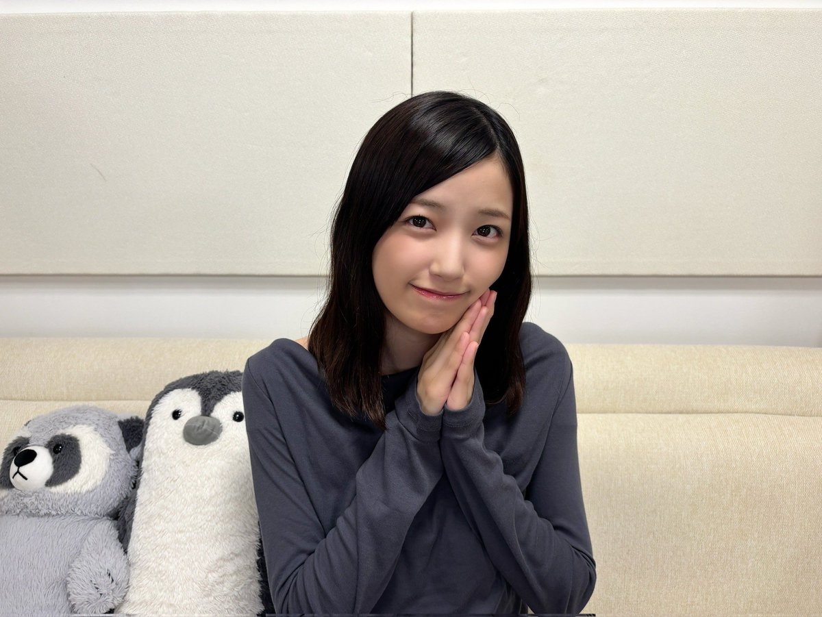 ST_moutsui's tweet photo. #儚げ彼女
バ先のカフェで七夕限定ケーキを販売。余りを貰って帰って◯◯にお裾分け。
◯◯：うん、美味しい…！疲れた身体に染み渡るなぁ。
茉央：ふふ、よかったぁ♡茉央が作ったわけじゃないけどね。笑
もぐもぐしてる◯◯を見ながら
茉央：なぁ？
◯◯：んー？
茉央：もしも織姫と彦星みたいに、茉央たちも年1しか会われへんくなったらどうする？
◯◯：…寂しくて死ぬ。笑
と、直球の即答に
茉央：もう…///…あ、口にクリームついてんで？笑
自分で聞いておきながらちょっぴり照れつつ、ティッシュで◯◯の口元を拭う茉央でした。