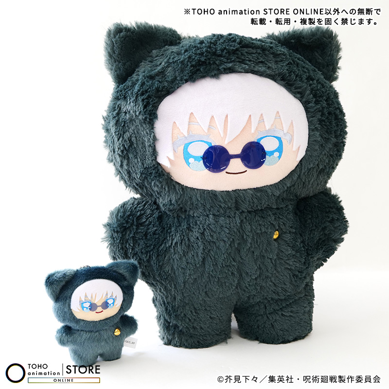 TOHOanimeSTORE's tweet photo. 【#呪術廻戦】 

第2期「#懐玉・玉折 」より、#五条悟 の
ちょいでかちみけもますこっとを数量限定でご予約受付中！

両手に抱えられるちょっと大きめのサイズがポイント！
足の裏までふかふか素材です！
ちみけもますこっとの約3倍の大きさ！！

お届け：2026年9月以降順次

🛒ご予約はこちら
https://t.co/5NSr4GeWMy
#JujutsuKaisen #アニメ呪術廻戦5周年　#TOHOanimationSTOREONLINE