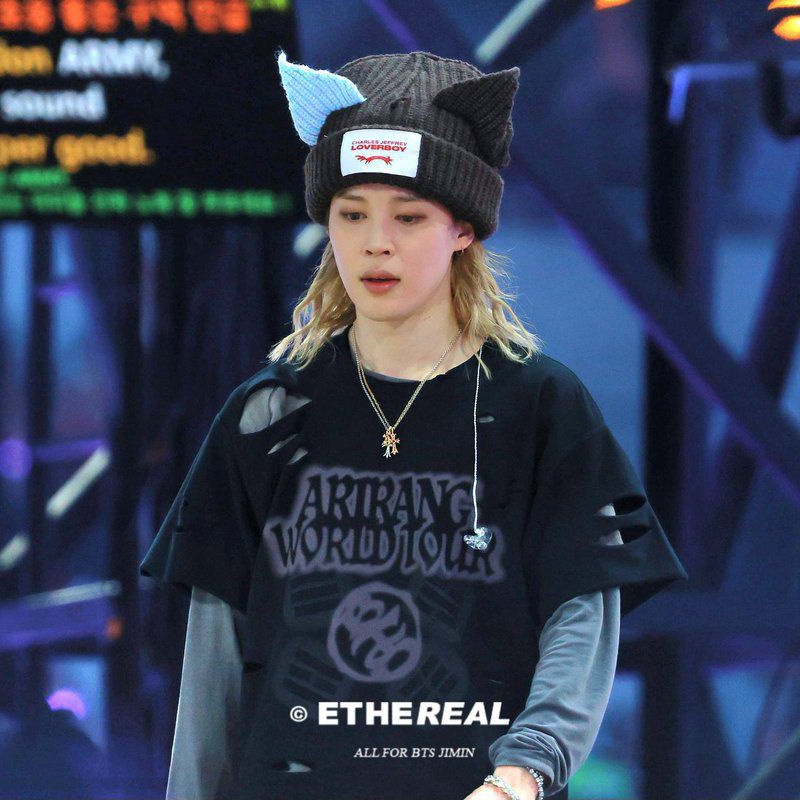 jmchartsmaster's tweet photo. The Charles Jeffrey Loverboy beanie that Jimin wore during the London D-1 concert was SOLD OUT before the show even ended. https://t.co/5BfwQUlJW0