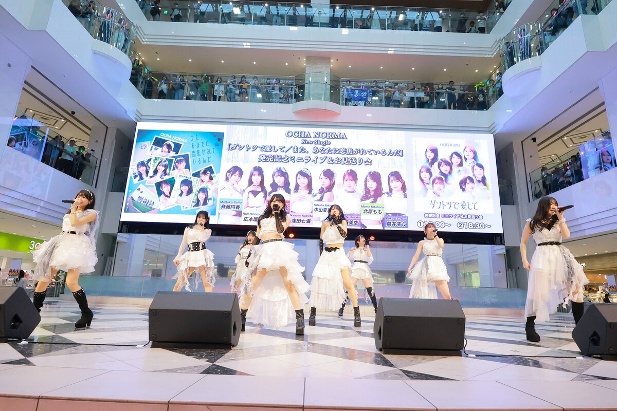 natalie_mu's tweet photo. 【イベントレポート】“盛れミ旋風”の次は“ダントツで愛して旋風”だ！ OCHA NORMAが七夕に語った願い（写真6枚）
https://t.co/wIh2nAkO8M

#ocha_norma #オチャノーマ https://t.co/hjsXHQLuzP