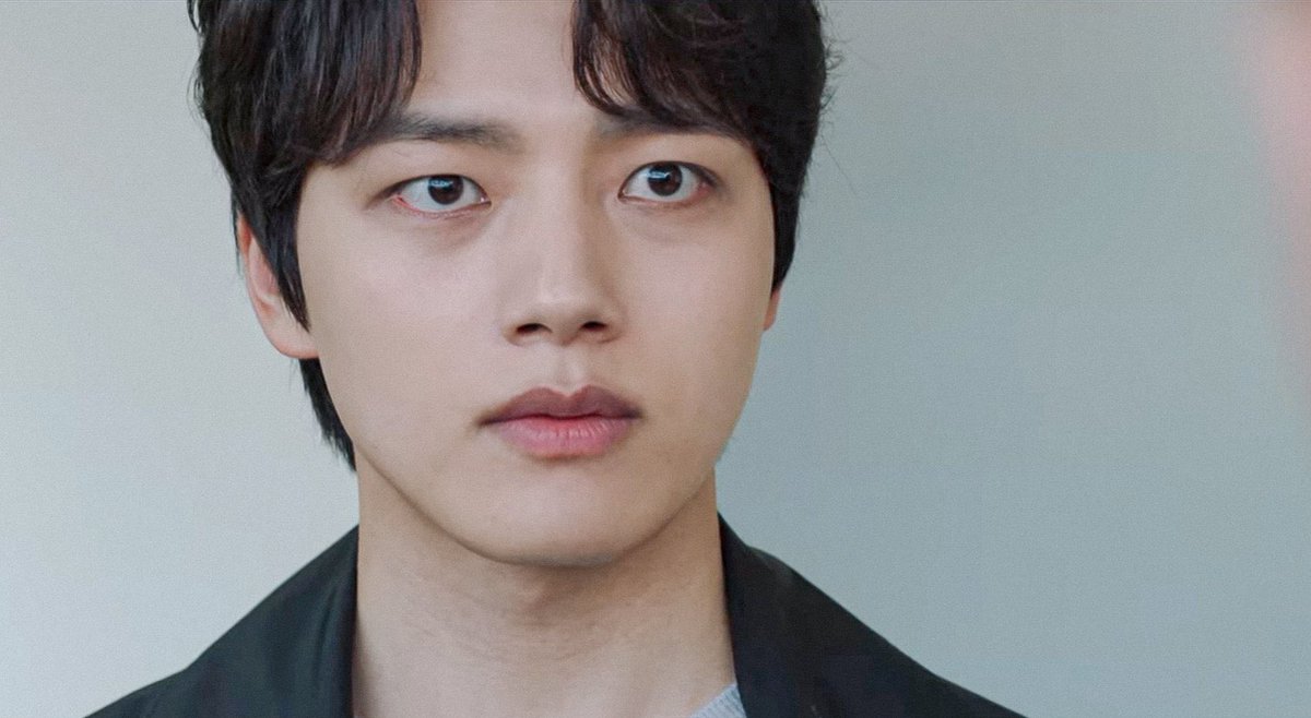 qkdRkRsh's tweet photo. jwds 동거한지 n년차
한주원 퇴근하고 들어왔더니 머리 한 이동식
-....이동식씨.. 머리......
-응 더워서 다듬었어요. 왜 이상해?
-.....빨리 씻고 오겠습니다
-ㅇ..어? 한경위 왜..?;; https://t.co/SnOHf031LM