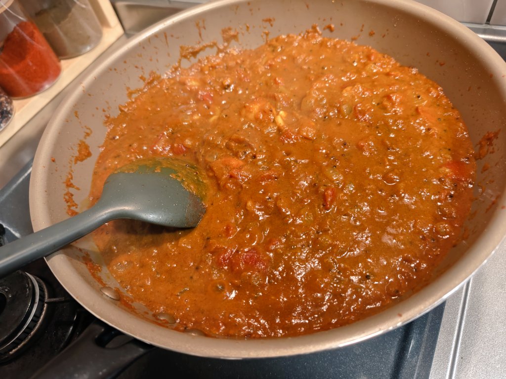 destiny_no19's tweet photo. チキンカレー作ったー🍛
味は…、まあまあ（笑）
一晩寝かせれば美味くなるかも🤔 https://t.co/PsaNSpYiI6