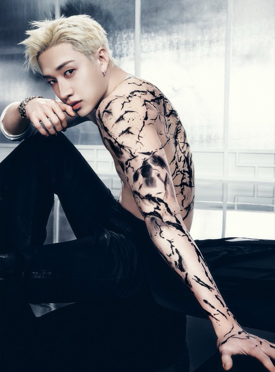 romanceracha's tweet photo. in a world where the markings show the vampires age, vampire chan is just starting to build his own coven with his first fledgling hyunjin, and then there’s the little human that hyunjin is fixated on that chan lets him keep around because he’s just so tasty… https://t.co/30kcfrt4op