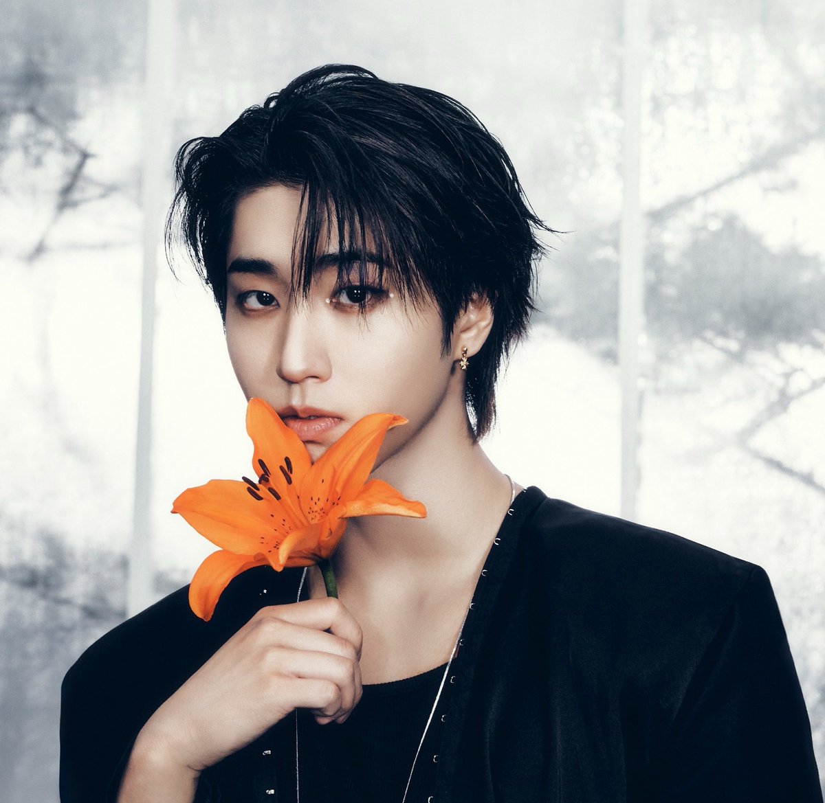 romanceracha's tweet photo. in a world where the markings show the vampires age, vampire chan is just starting to build his own coven with his first fledgling hyunjin, and then there’s the little human that hyunjin is fixated on that chan lets him keep around because he’s just so tasty… https://t.co/30kcfrt4op