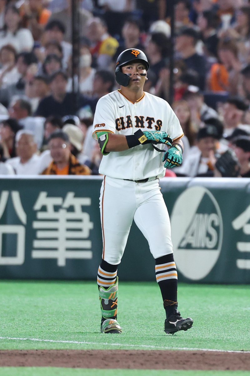 TokyoGiants's tweet photo. 【七回裏】巨人 1-3 阪神

2死一・二塁から #知念大成 選手が、プロ初ヒットとなるショートへの内野安打を放ち満塁となる！ https://t.co/78h2GF9hCA