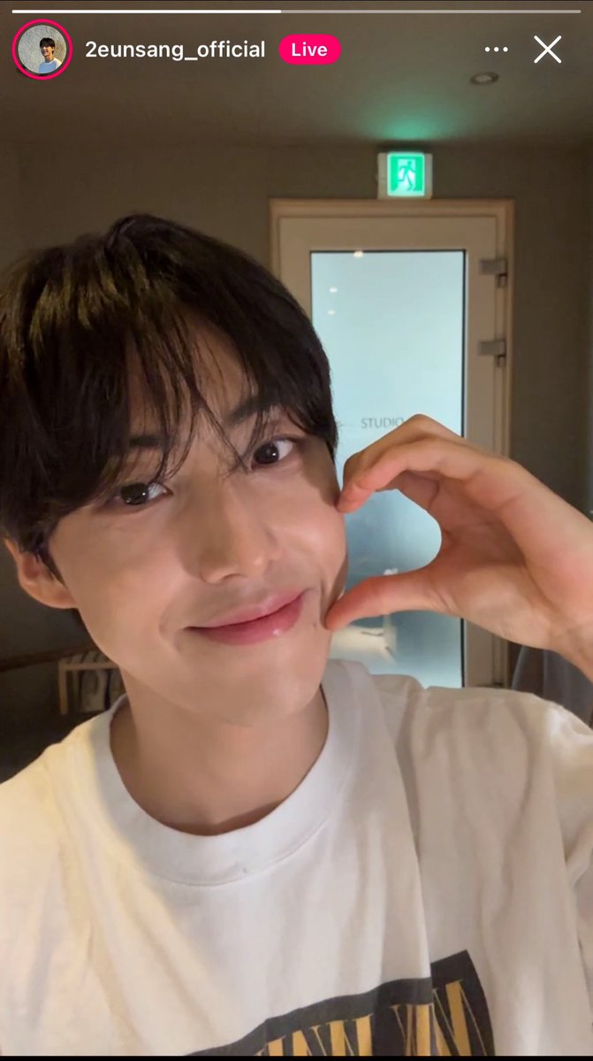 Eunsang_19's tweet photo. น่ารักมาก มาไลฟ์บ่อยๆได้เลยน๊าา

#이은상 #LeeEunSang https://t.co/31ayWwaHnk