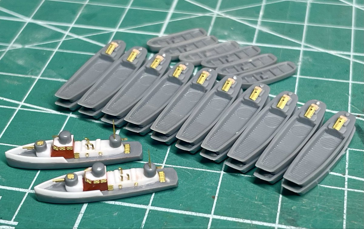 tei_gata's tweet photo. 摩耶山丸に載せる子達です。
タミヤの輸送艦セットの大発がいい感じなので、防弾板とウインチをつけてそれらしくしました。
押し出しピン跡がありますが、キャンバスか荷物で隠します。 https://t.co/dKq2GqjwM6