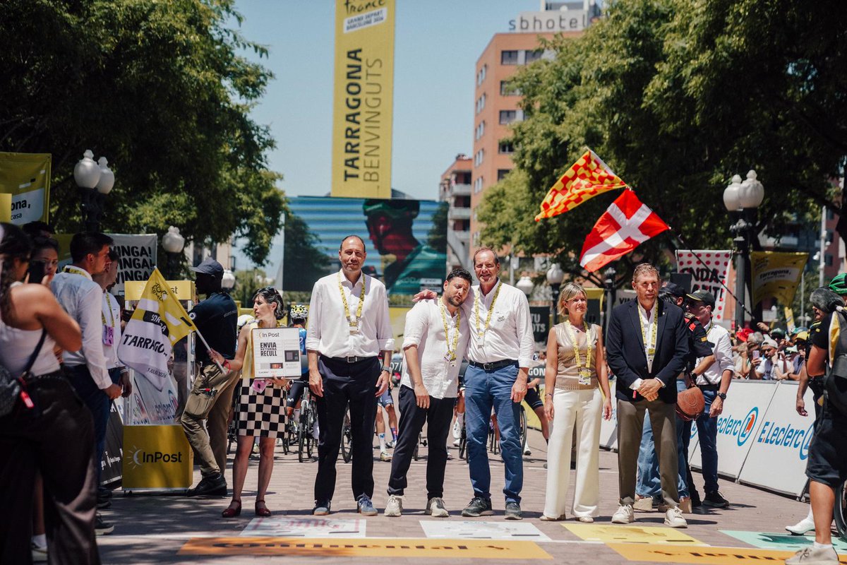 TGN_esports_'s tweet photo. 🏁 Tarragona ja forma part de la història del Tour de França.

Una jornada amb carrers plens d'emoció i ciclisme del més alt nivell. 

📷A.S.O. / Thomas Maheux/ Morgan Bove / Charly Lopez

@TGNAjuntament 
 #TourDeFrance #TDF2026 https://t.co/kh00AhDNl4