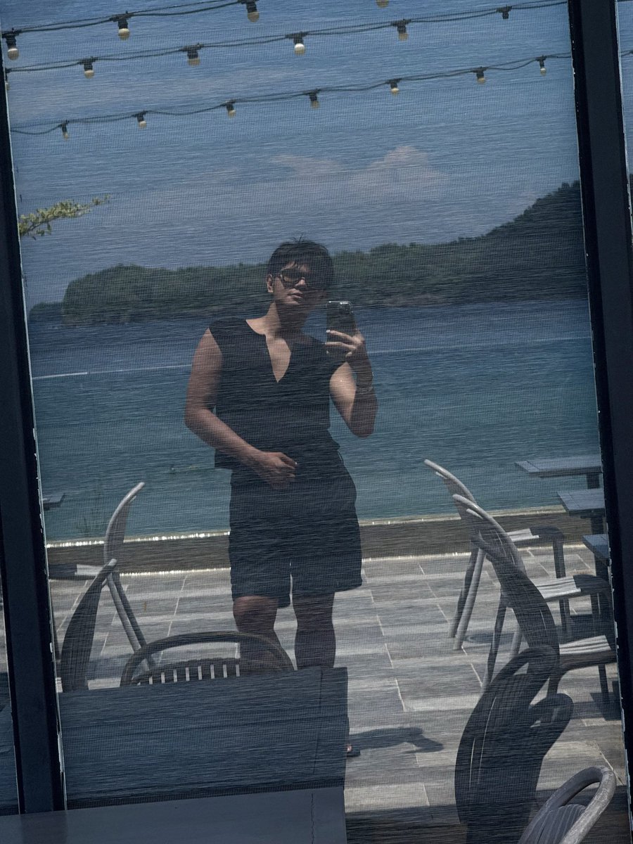 osv___r's tweet photo. 🌴 https://t.co/V5yoBNL55E