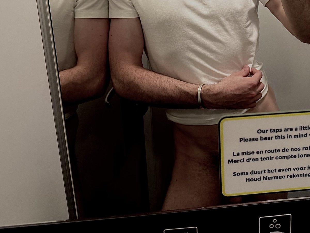 ctrlALTdxlxtx's tweet photo. meet me in the train bathroom 

#nsfw #nsfwtwtًً  #twink #gay https://t.co/FJFIeF7lIN