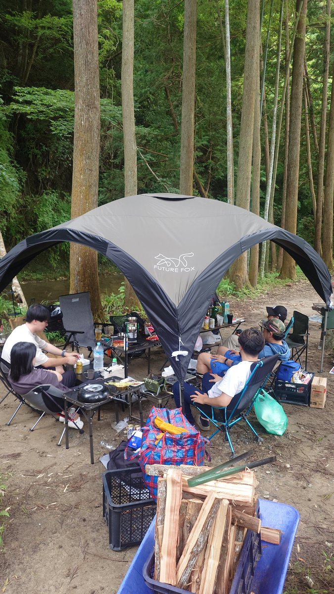 yfujihar's tweet photo. 梅雨時期にキャンプの予定があったのでタープを購入。
フレームが多いので、ちょっと重量ありますが、
自立式で1人でも組み立てが簡単。
いつも行くキャンプ場にちょうどよいサイズ。
3m×3mですが、思っていたよりも大きく感じました。
大人5～6人でも十分使えました。
#FUTUREFOX https://t.co/NOqgXN0fA8