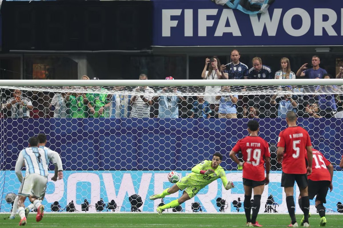SarahCsgoLuck's tweet photo. What a save!

After Haissem Hassan took down Nicolás Tagliafico in the box, Lionel Messi took the penalty kick, but his shot toward the right side of the goal was stuffed by a diving Mostafa Shoubir!

Egypt remains in front 1-0.
#Argentina #Egypt #Fifa #Worldcup #Football #Messi https://t.co/aISzRzj8wo
