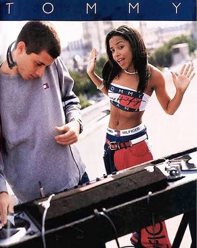 RollingStone's tweet photo. Mark Ronson talks to Rolling Stone about meeting Aaliyah for the first time during the Tommy Hilfiger photo shoot. 

"She felt like another world ... she was just so sweet and just radiated this amazing glow." https://t.co/Zg4blppC3r