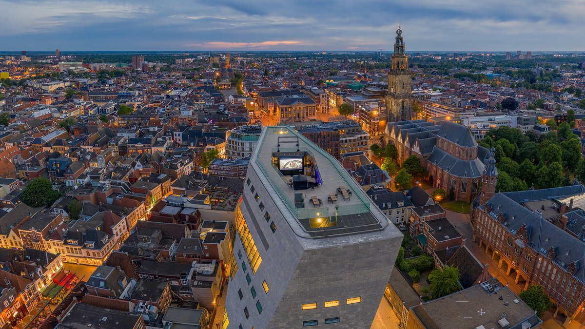 forum_groningen's tweet photo. 🍿 4 nieuwe Rooftop-films voor jou, je friends én je family! In augustus draaien we: Michael, Finding Emily, Teenage Sex and Death at Camp Miasma én Spider-man: A Brand New Day!

🎟️Tickets vanaf 19:00 uur via https://t.co/NB5CebsPhW!
📣 Wees er snel bij, de tickets verkopen snel! https://t.co/7OY9vDZape