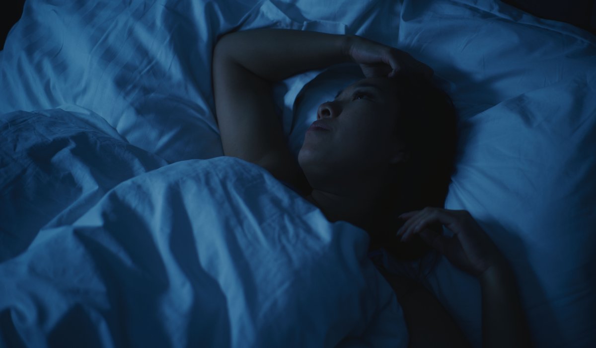 PNASNews's tweet photo. A stressful day can often lead to a #restless night. New research offers insight into the roots of #BadSleep after a tough day. In PNAS Journal Club: https://t.co/hgQXx1VRUj https://t.co/SEVaPnalfa